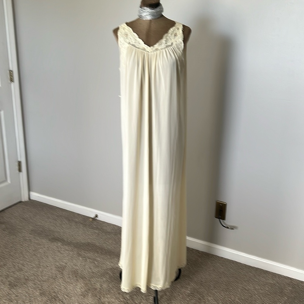 Vintage 1960s Shadowline Nightgown SZ M